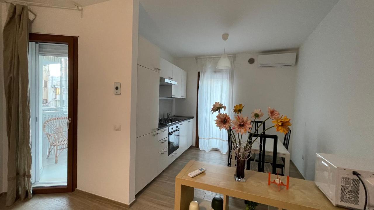 Central Modern Apartment Bari Eksteriør billede